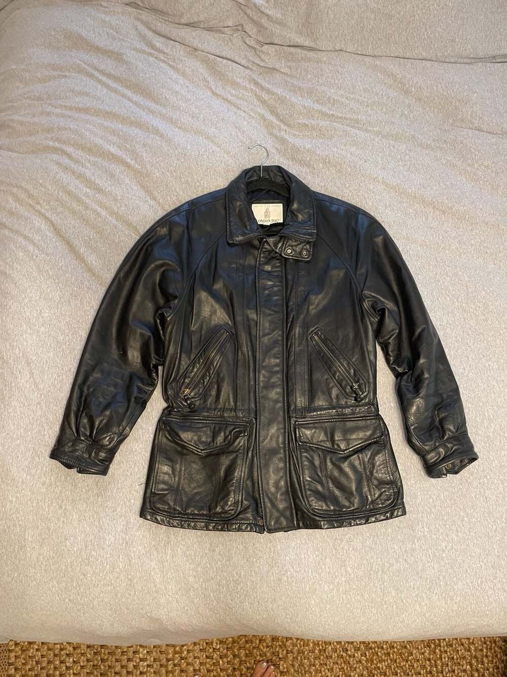 London Fog Genuine Leather Jacket Size S Black Quilted Lined Vintage
80’s
90’s